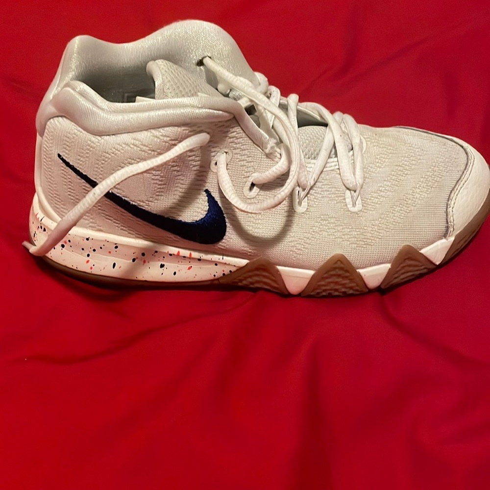 Kyrie 4